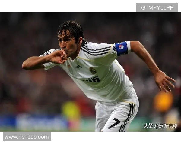 军人球星足球:跨越战场与绿茵的传奇故事与精神传承 军人球星足球:跨越战场与绿茵的传奇故事与精神传承